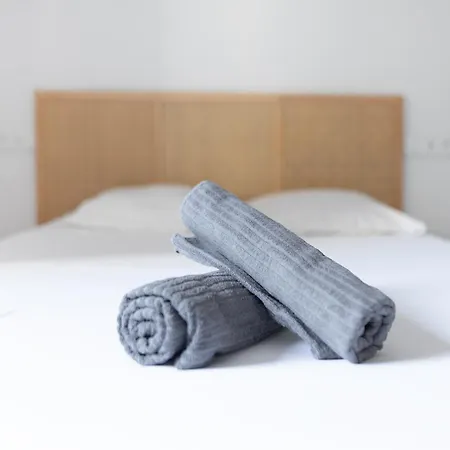 T2 Lumineux Avec Terrasse, Climatisation & Parking Apartman